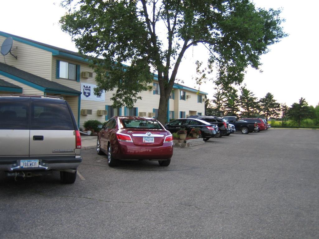 Knights Inn Litchfield Mn Exterior photo