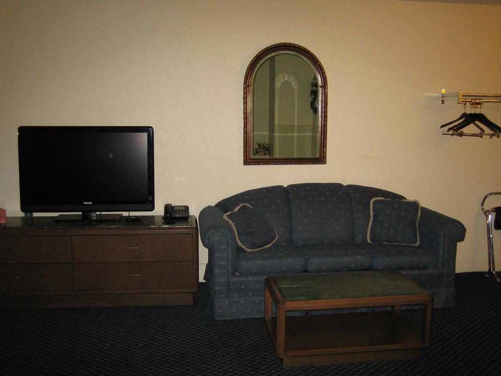 Knights Inn Litchfield Mn Room photo