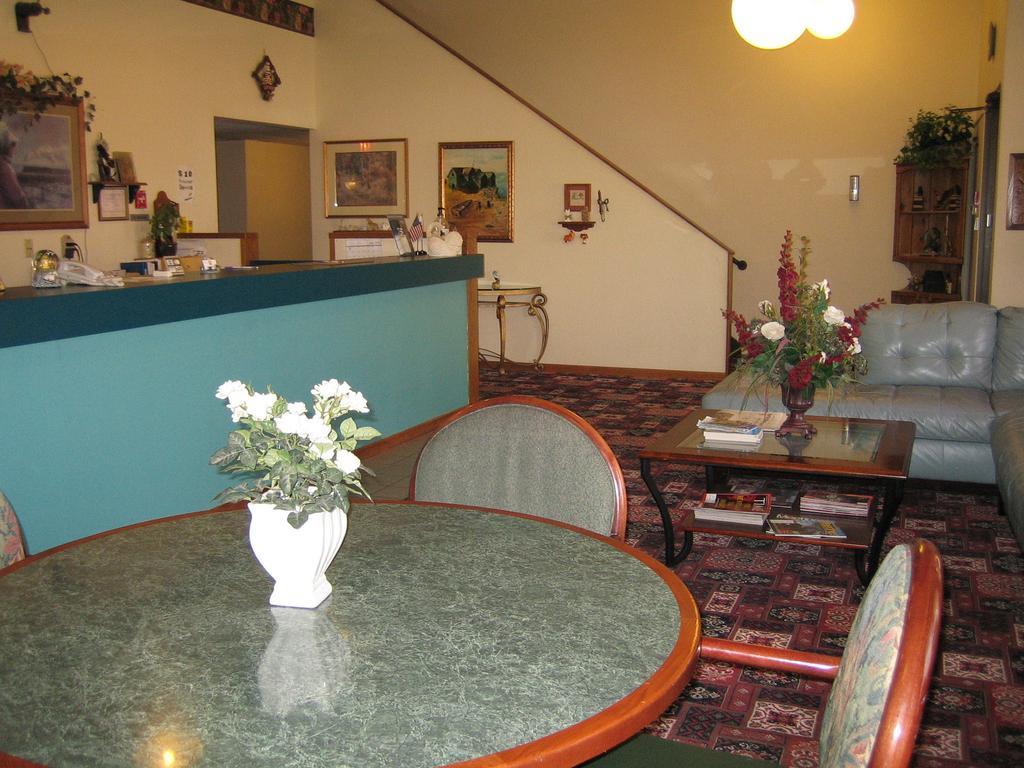 Knights Inn Litchfield Mn Exterior photo